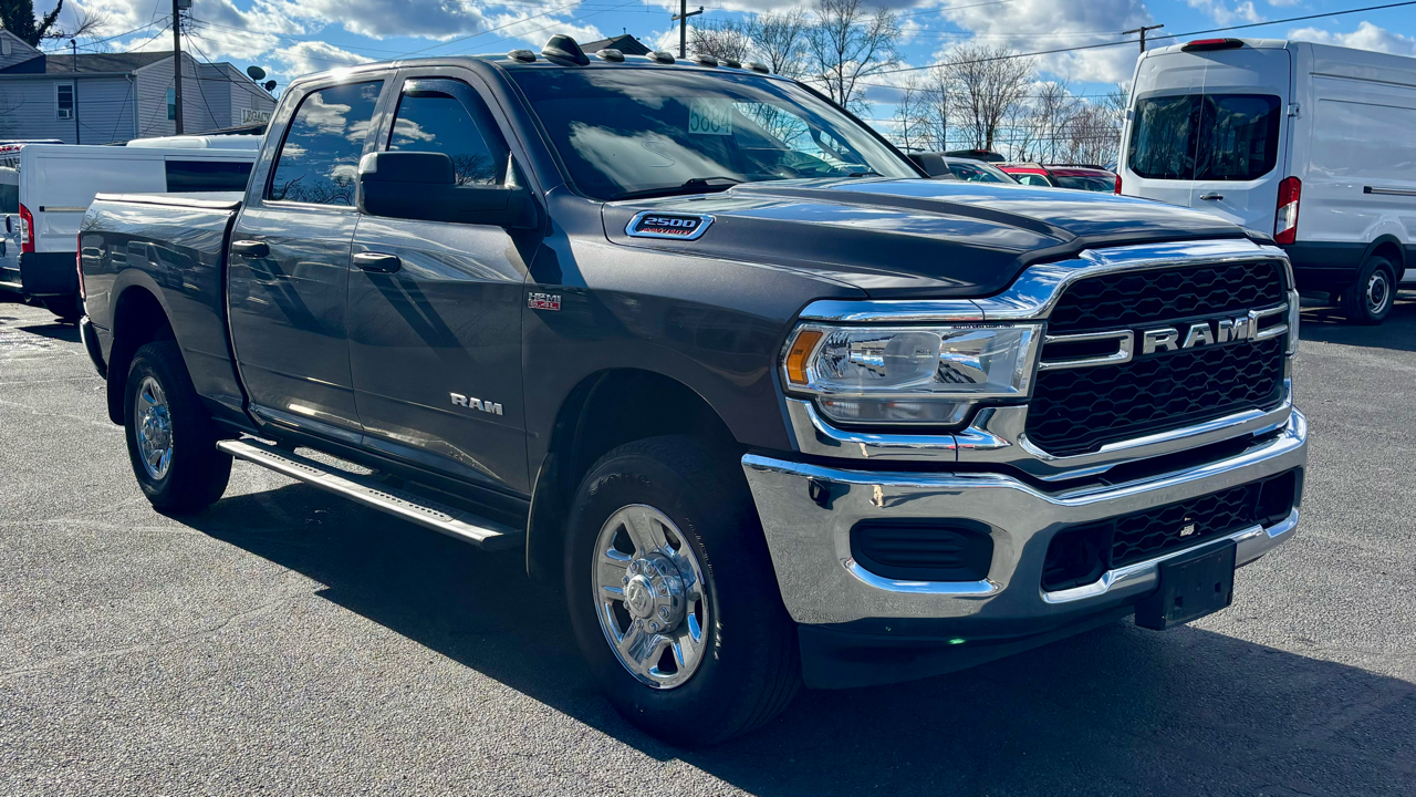 RAM 2500 Tradesman 4x4 Crew Cab 6'4" Box 2020