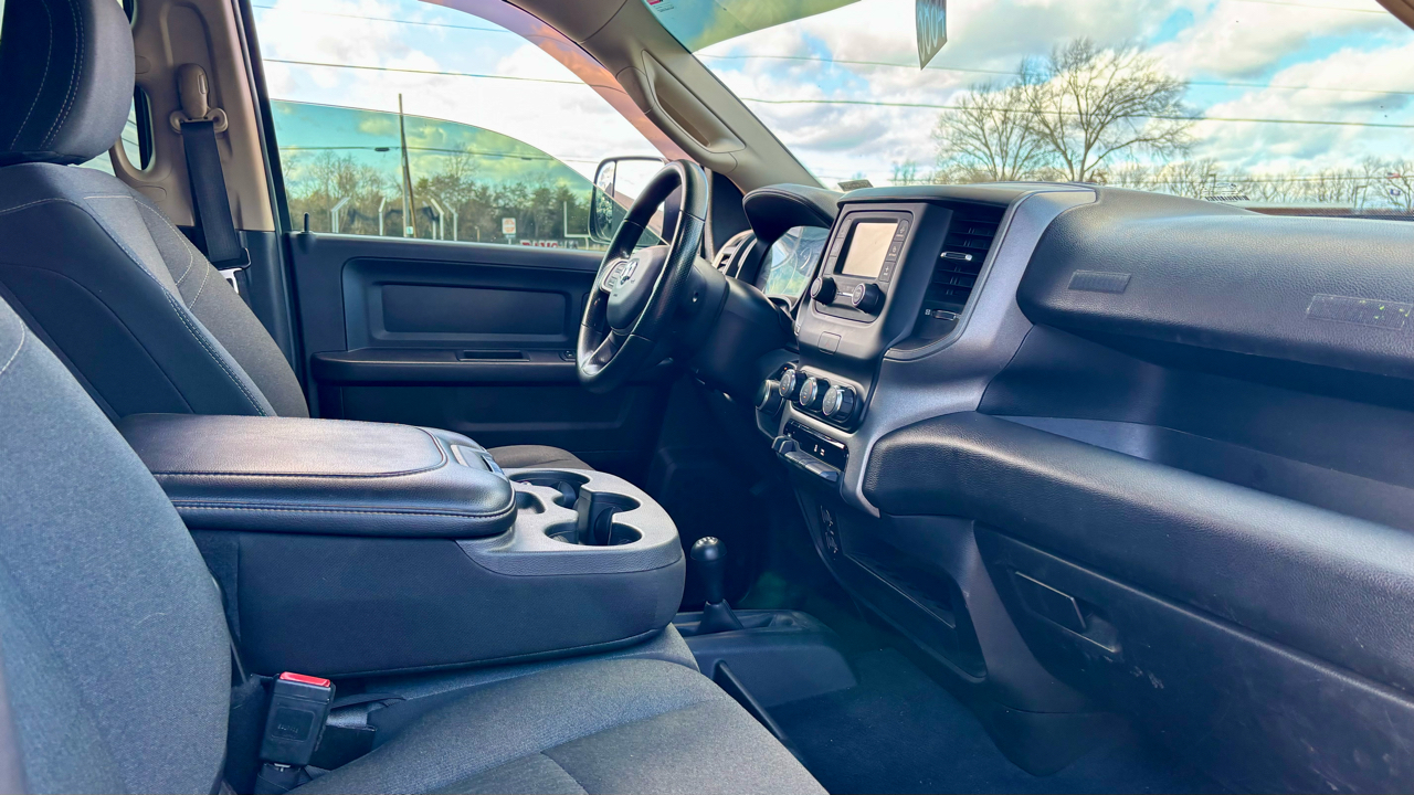 RAM 2500 Tradesman 4x4 Crew Cab 6'4" Box 2020