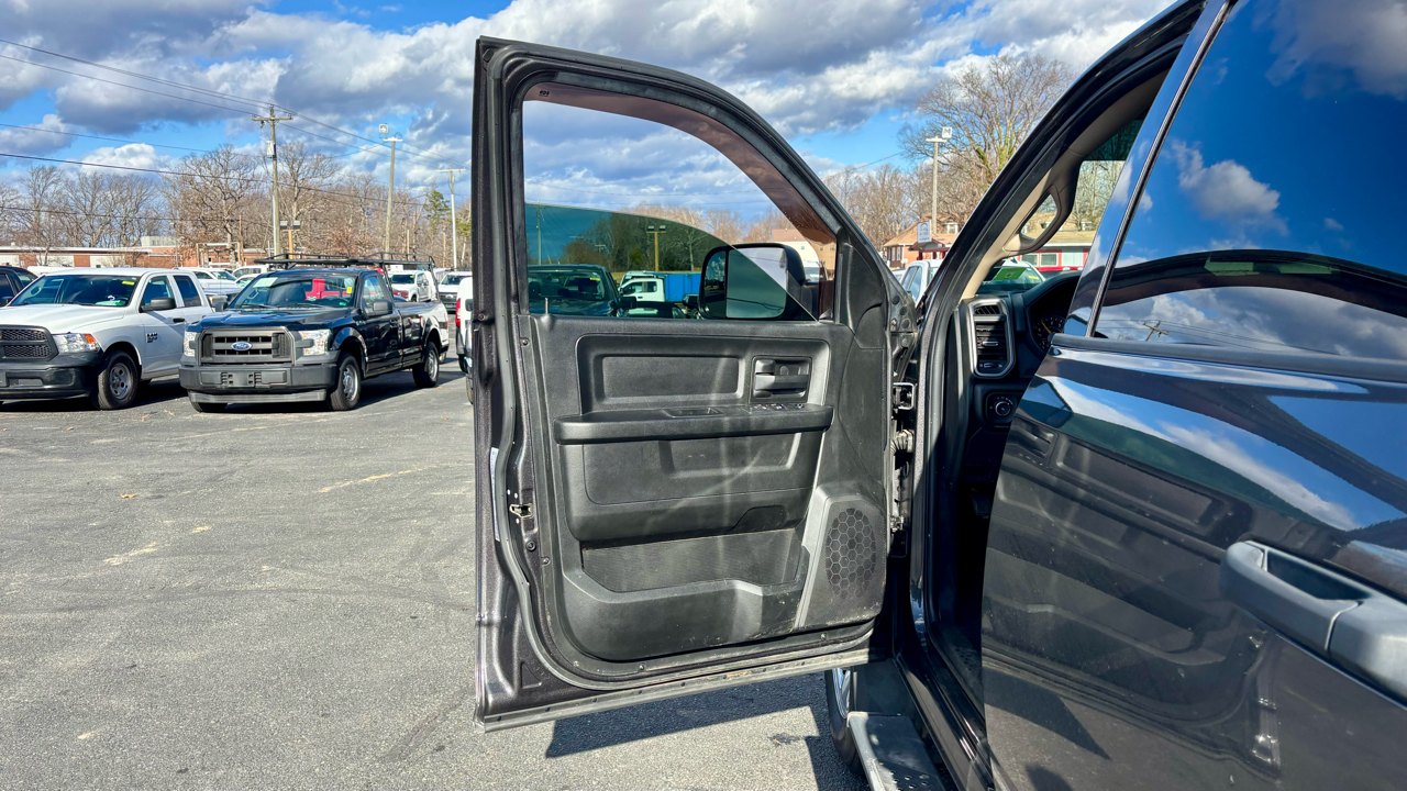 RAM 2500 Tradesman 4x4 Crew Cab 6'4" Box 2020