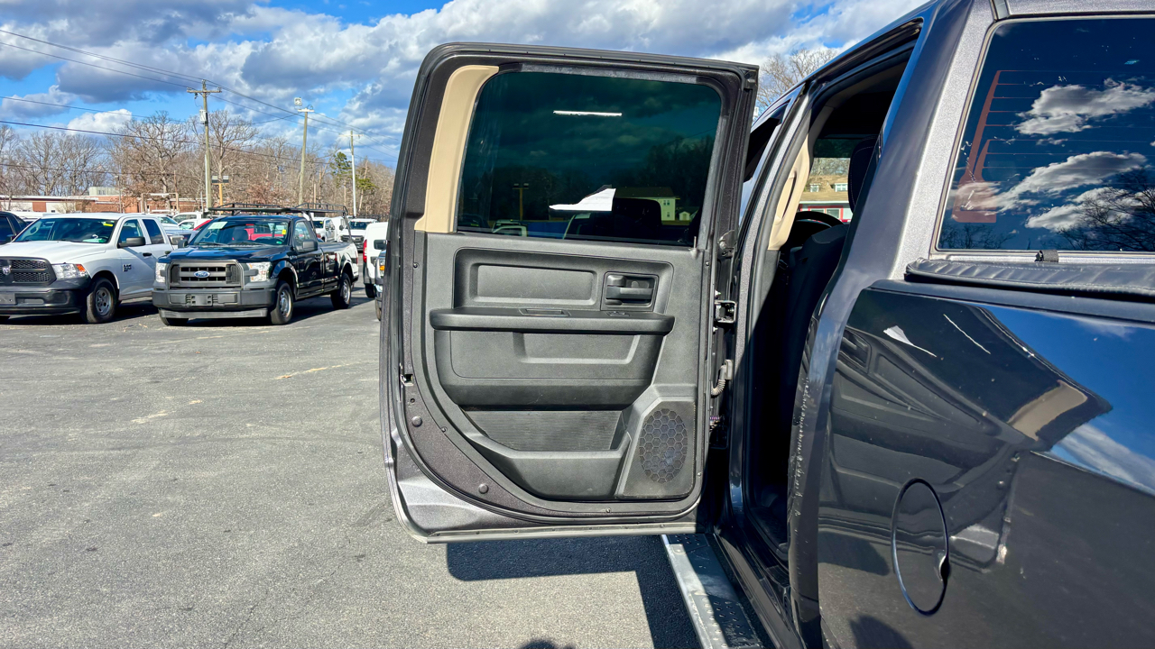 RAM 2500 Tradesman 4x4 Crew Cab 6'4" Box 2020