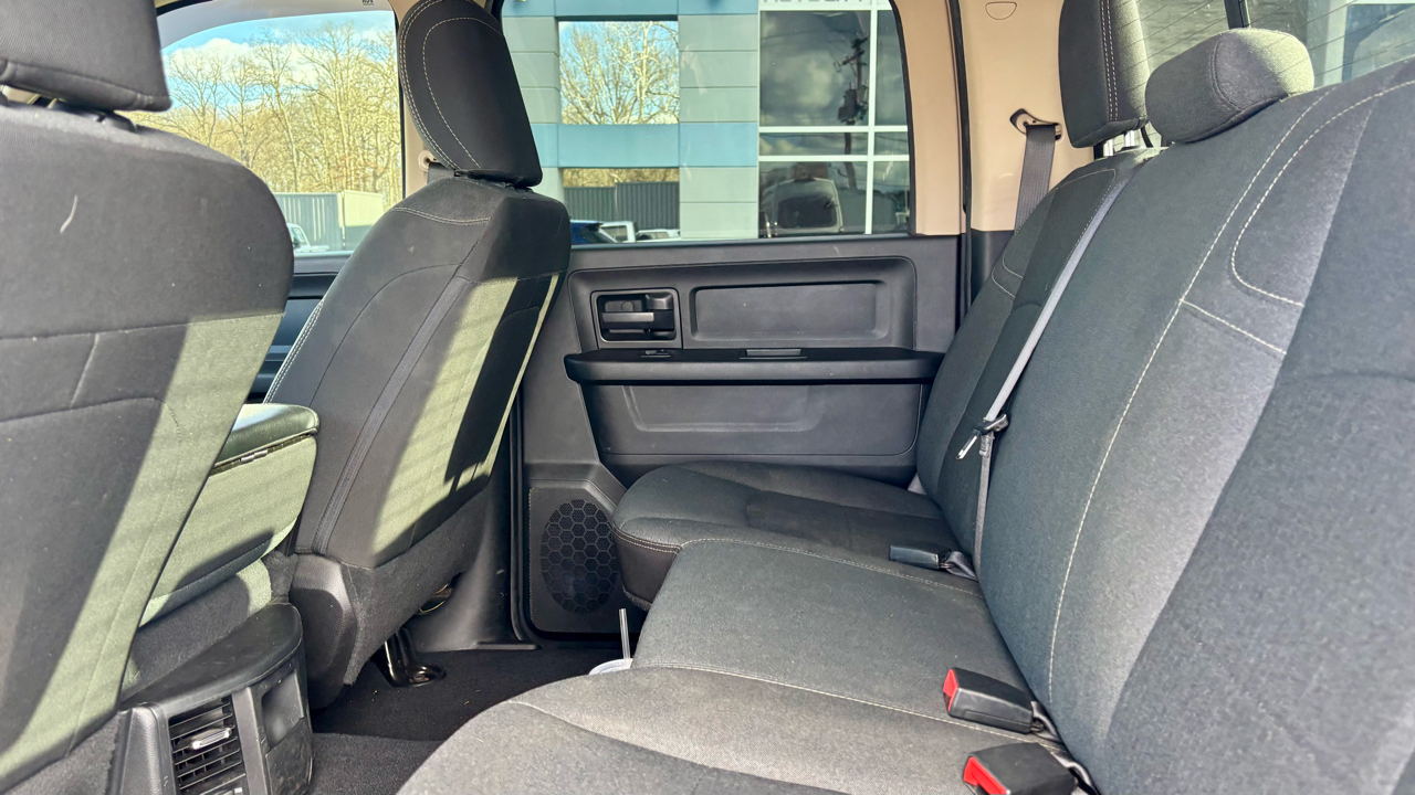 RAM 2500 Tradesman 4x4 Crew Cab 6'4" Box 2020