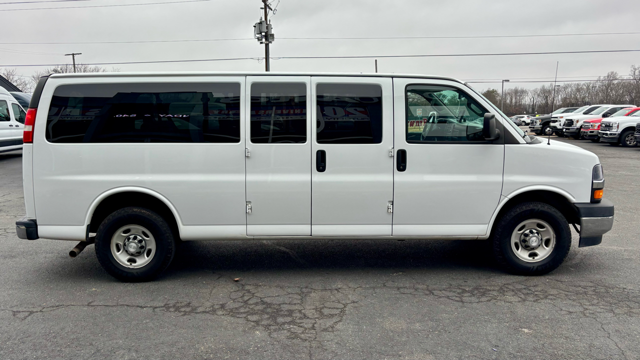 Chevrolet Express Passenger  2017