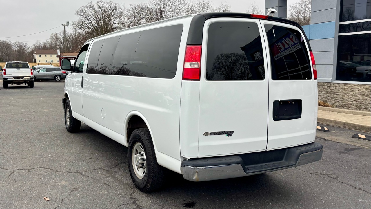 Chevrolet Express Passenger  2017