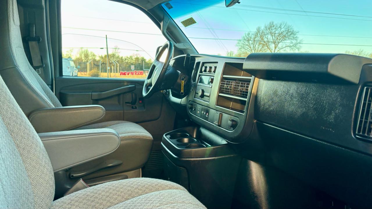 GMC Savana Cargo Van  2020