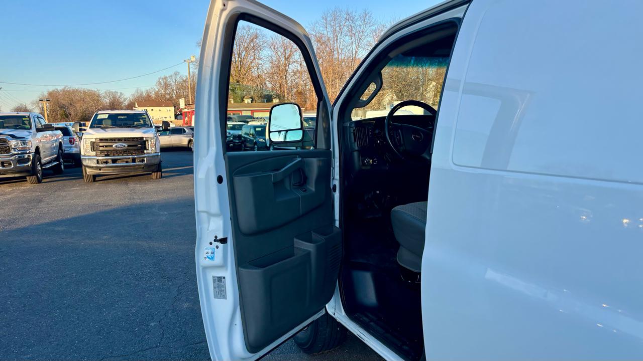 GMC Savana Cargo Van  2020