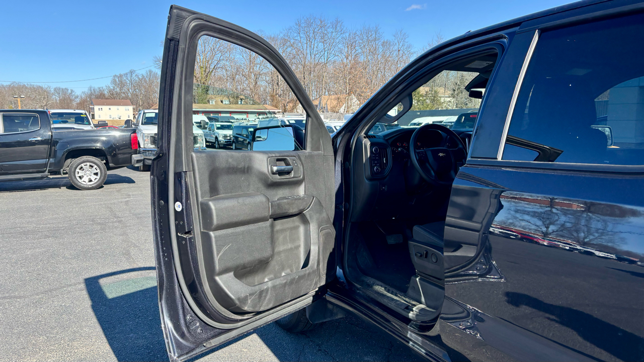 Chevrolet Silverado 1500 4WD Crew Cab 147" Custom 2023