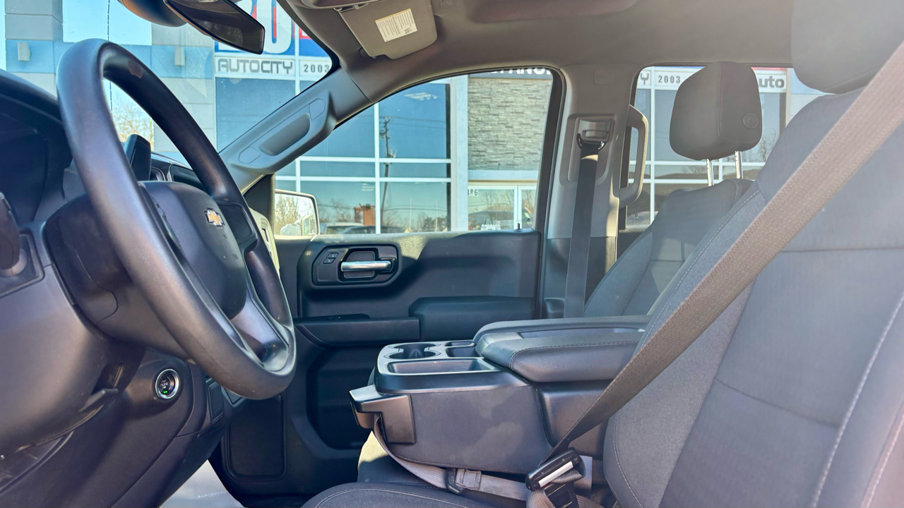 Chevrolet Silverado 1500 4WD Crew Cab 147" Custom 2023