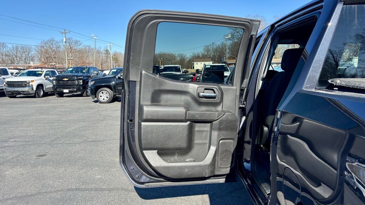 Chevrolet Silverado 1500 4WD Crew Cab 147" Custom 2023