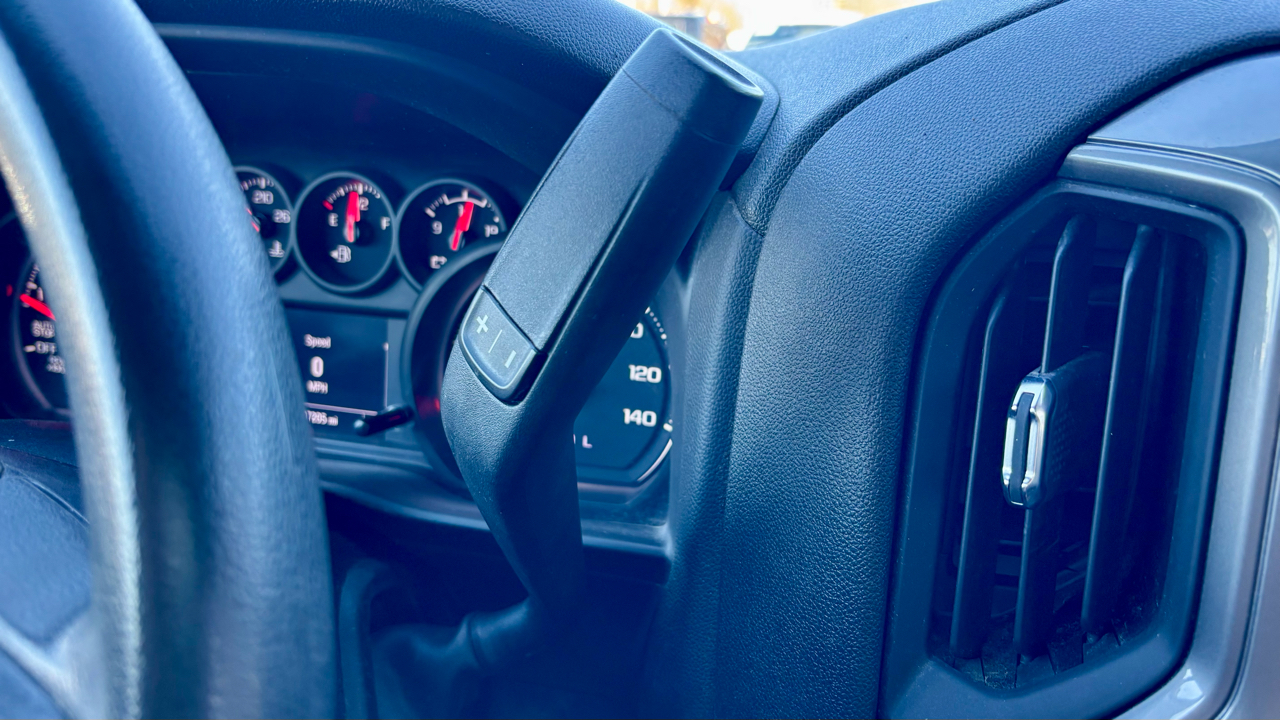 Chevrolet Silverado 1500 4WD Crew Cab 147" Custom 2023