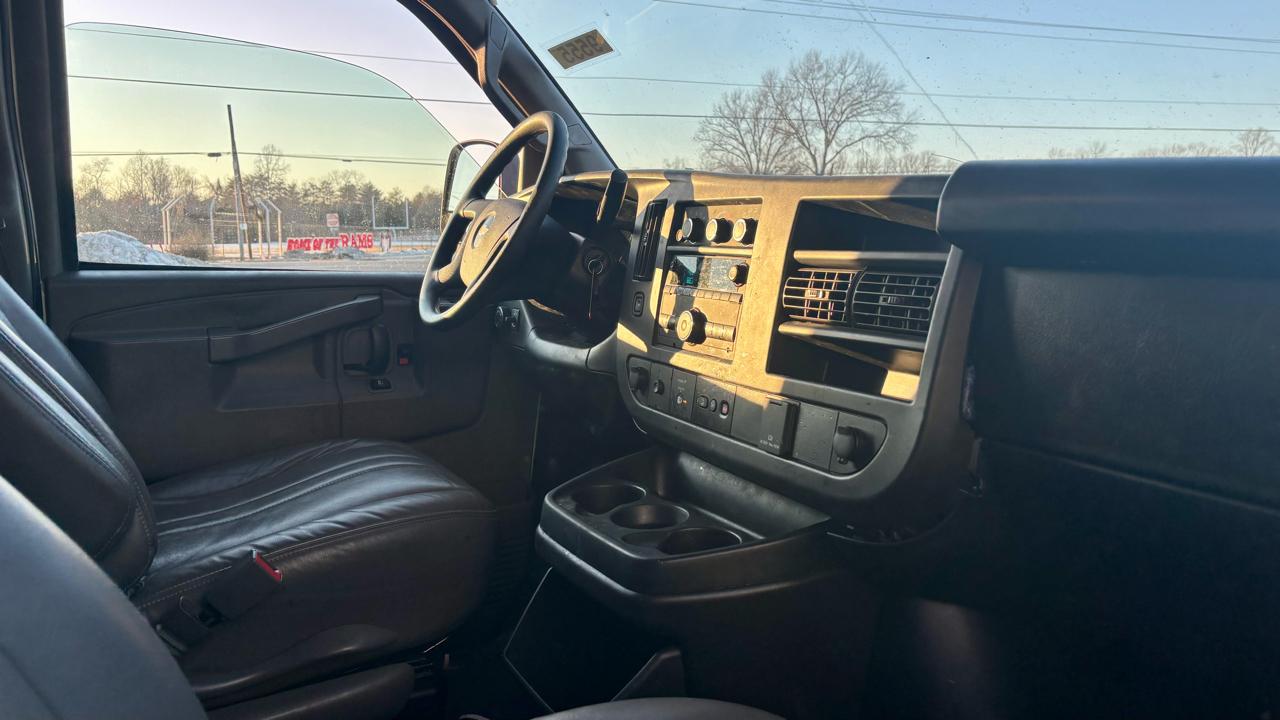 Chevrolet Express Cargo Van RWD 2500 135" 2022