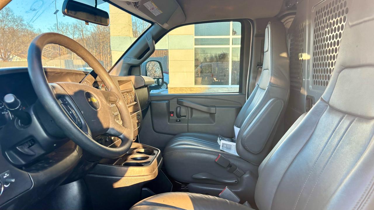 Chevrolet Express Cargo Van RWD 2500 135" 2022