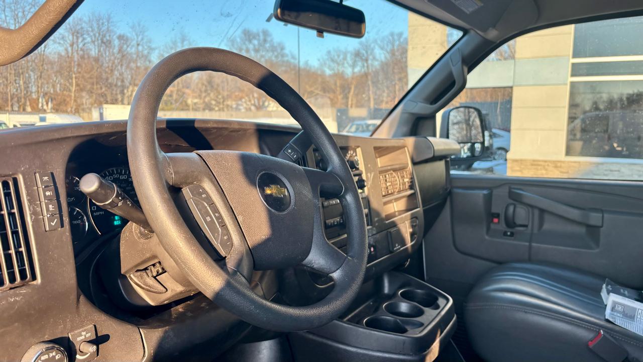 Chevrolet Express Cargo Van RWD 2500 135" 2022