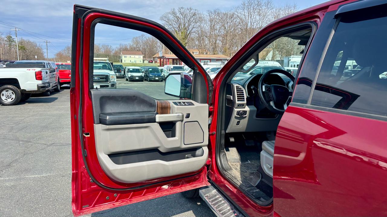 Ford F-150 4WD SuperCrew 145" Lariat 2016