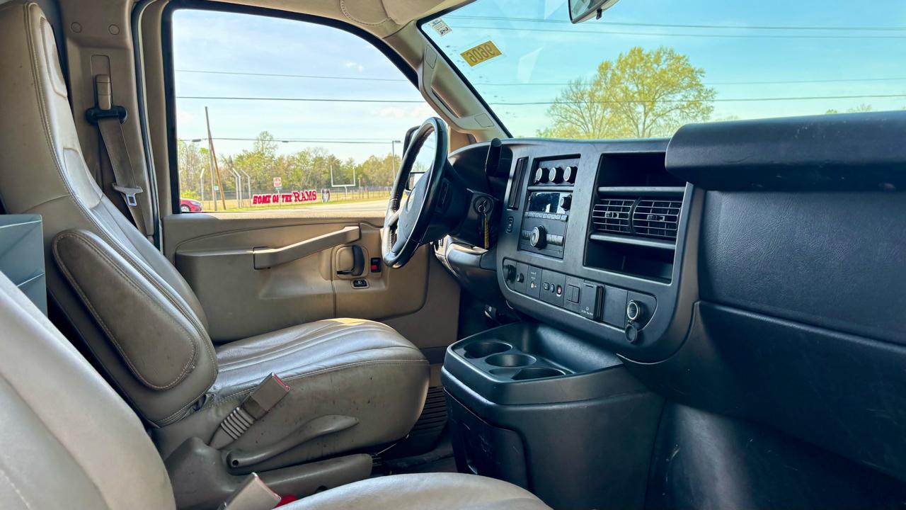 Chevrolet Express Cargo Van RWD 3500 135" 2020