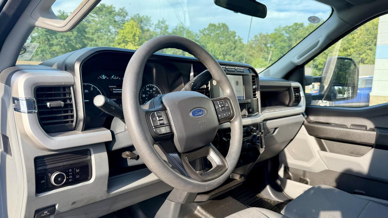 Ford Super Duty F-350 DRW  2023