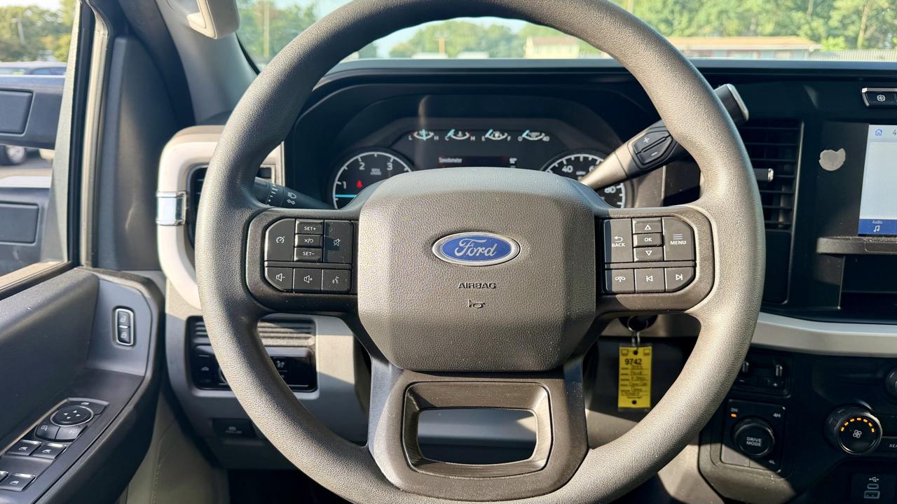 Ford Super Duty F-350 DRW  2023