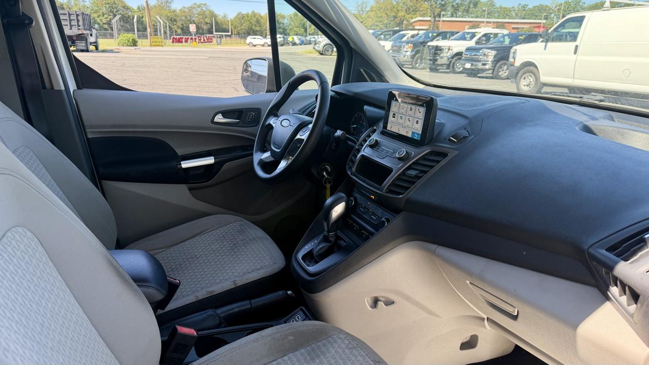 Ford Transit Connect photo 8