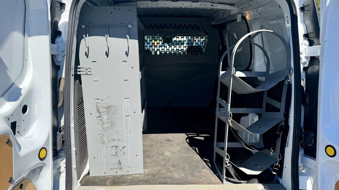 Ford Transit Connect photo 9