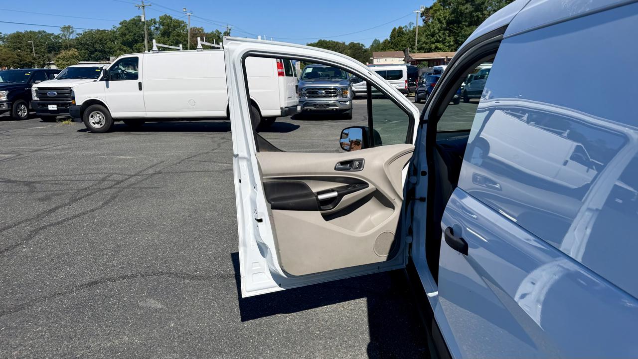 Ford Transit Connect photo 11
