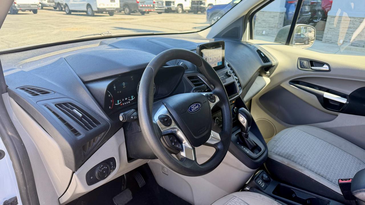 Ford Transit Connect photo 14