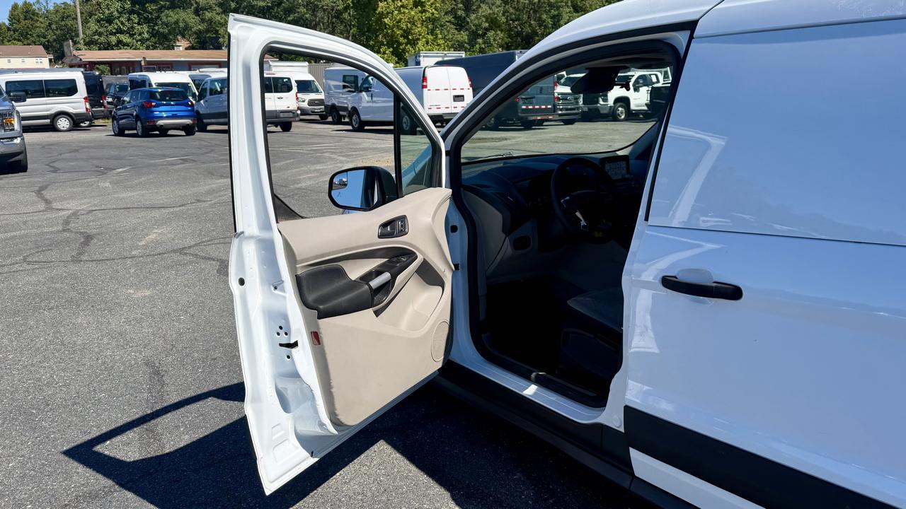 Ford Transit Connect photo 16