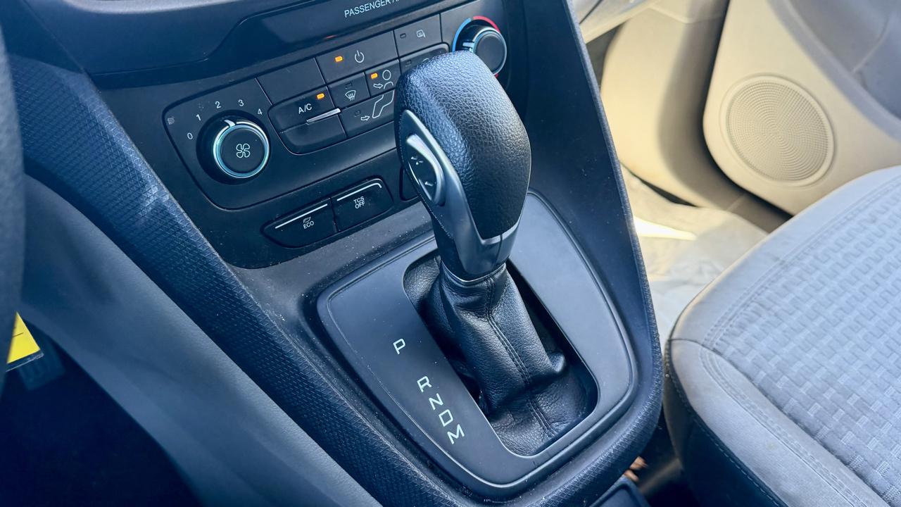 Ford Transit Connect photo 17