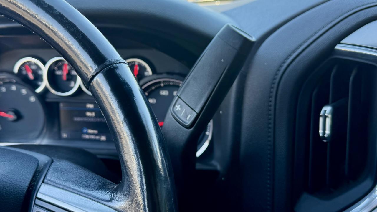 Chevrolet Silverado photo 18