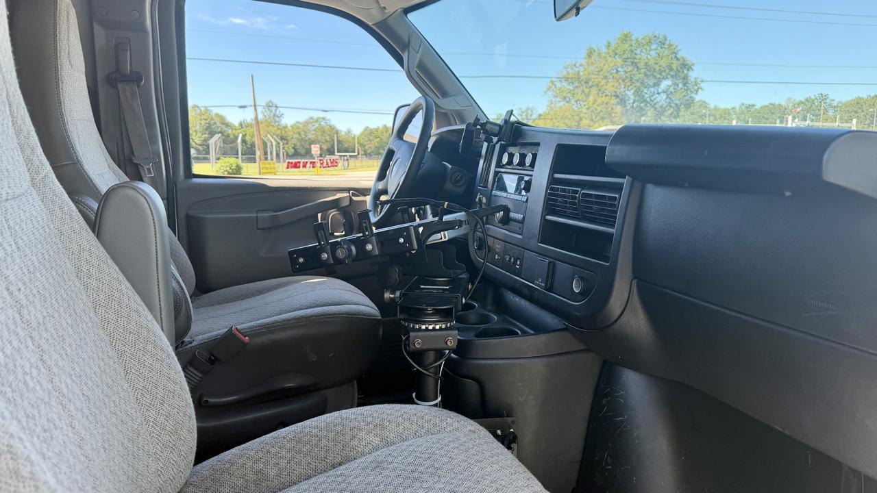 GMC Savana Cargo Van  2022