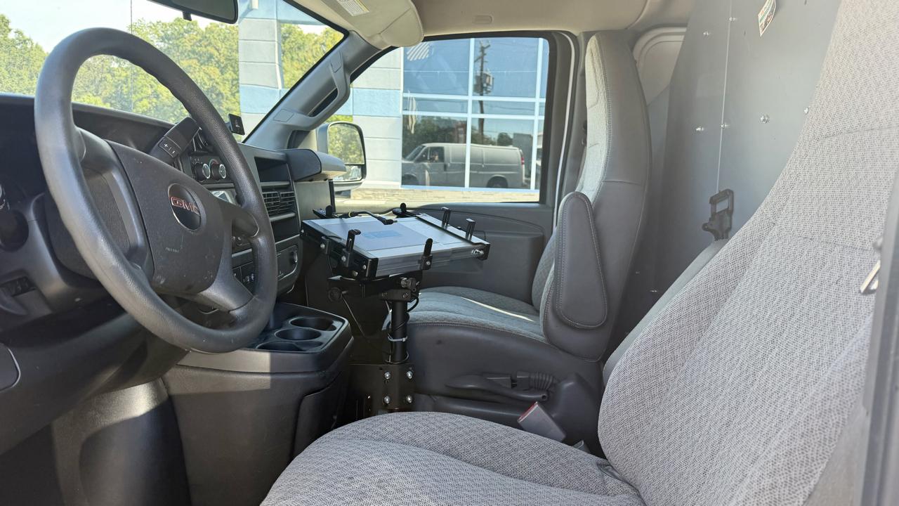 GMC Savana Cargo Van  2022