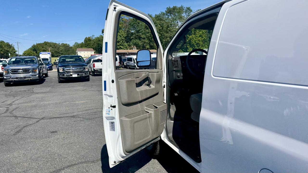 GMC Savana Cargo Van  2022