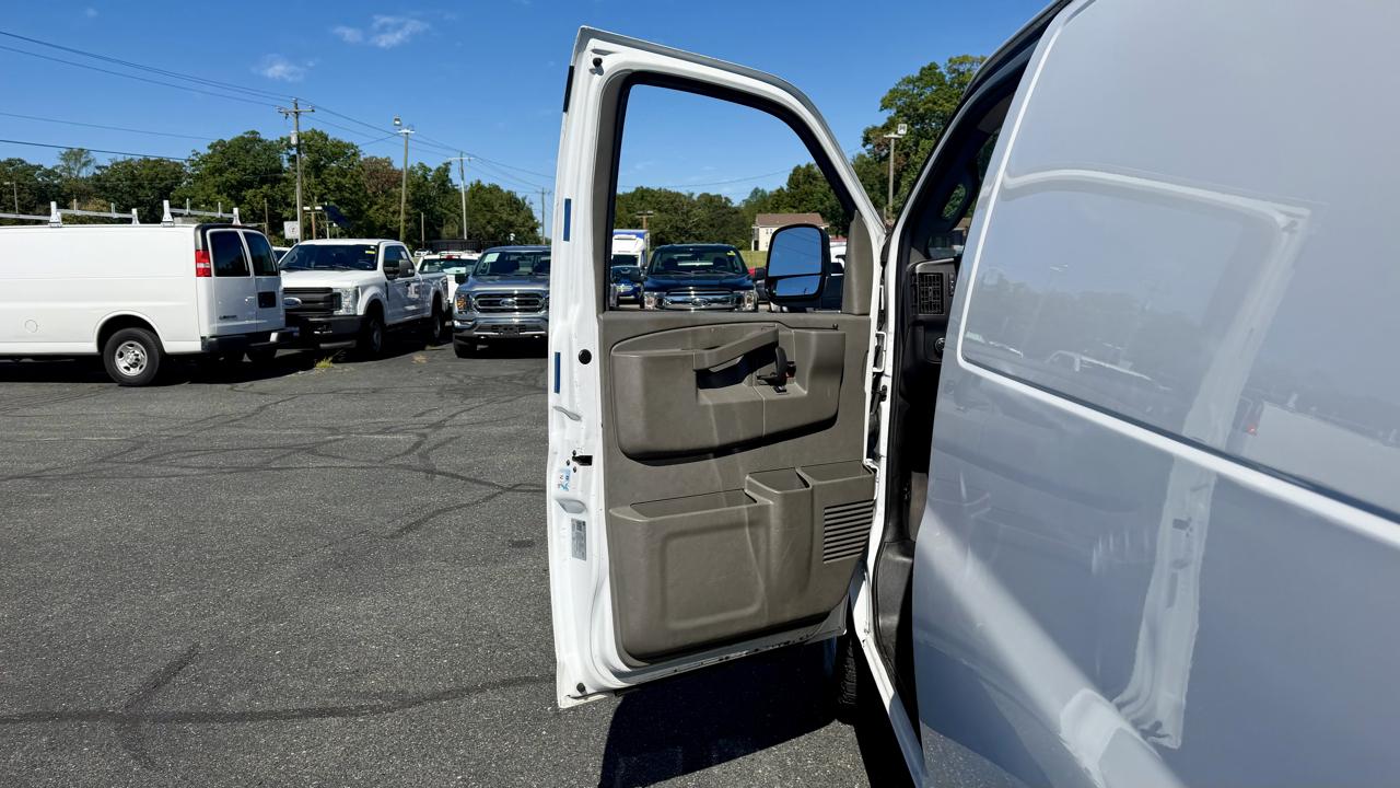 GMC Savana Cargo Van  2022