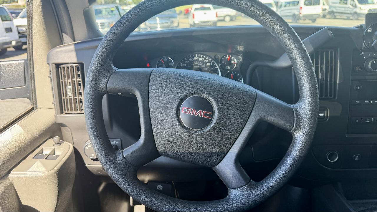 GMC Savana Cargo Van  2022