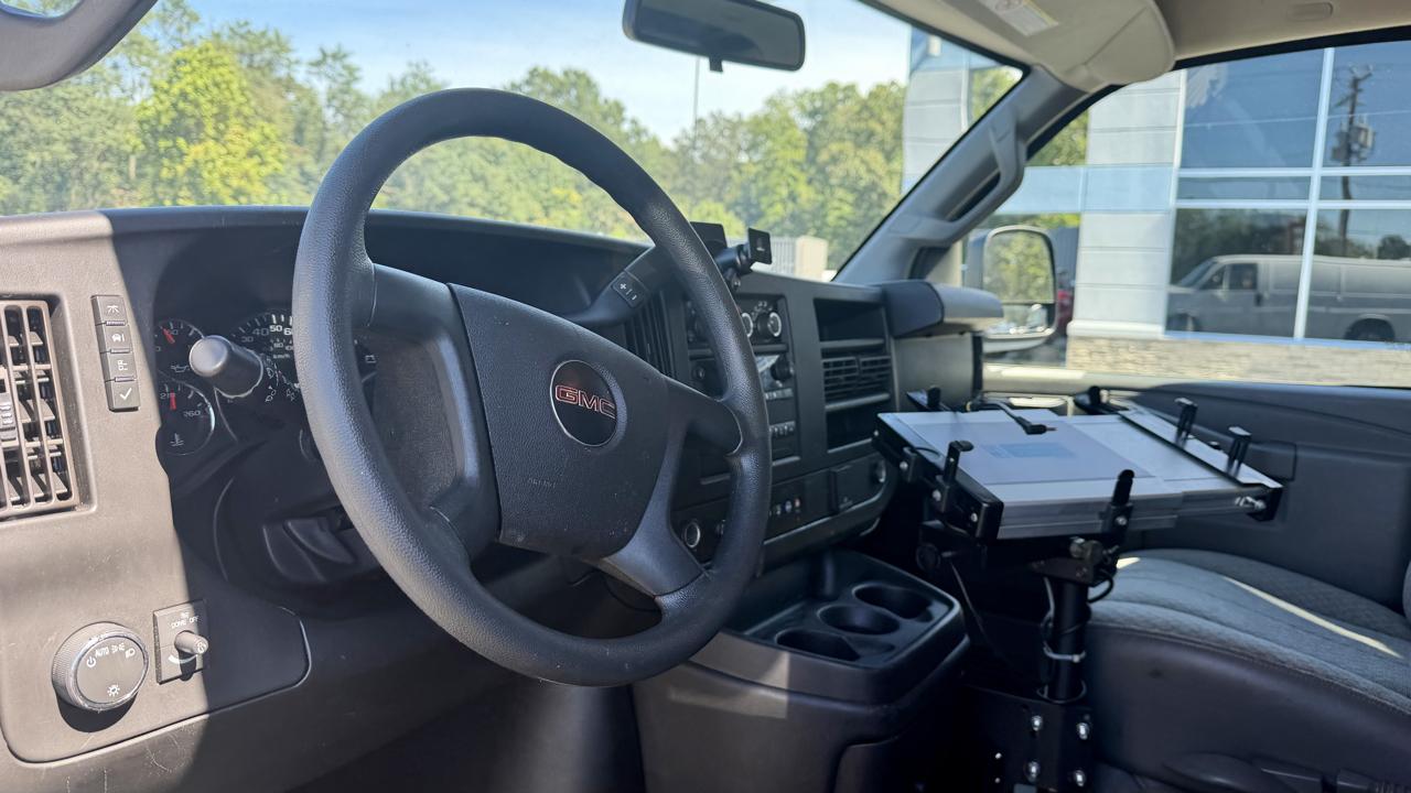 GMC Savana Cargo Van  2022