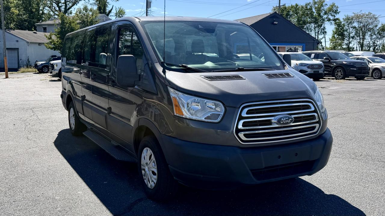 Ford Transit photo 4