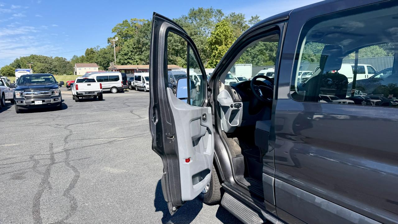 Ford Transit photo 12