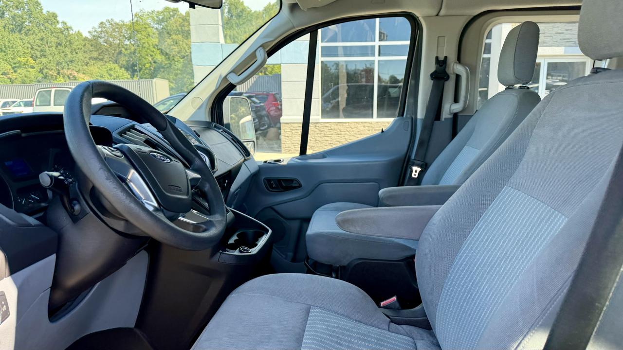 Ford Transit photo 17
