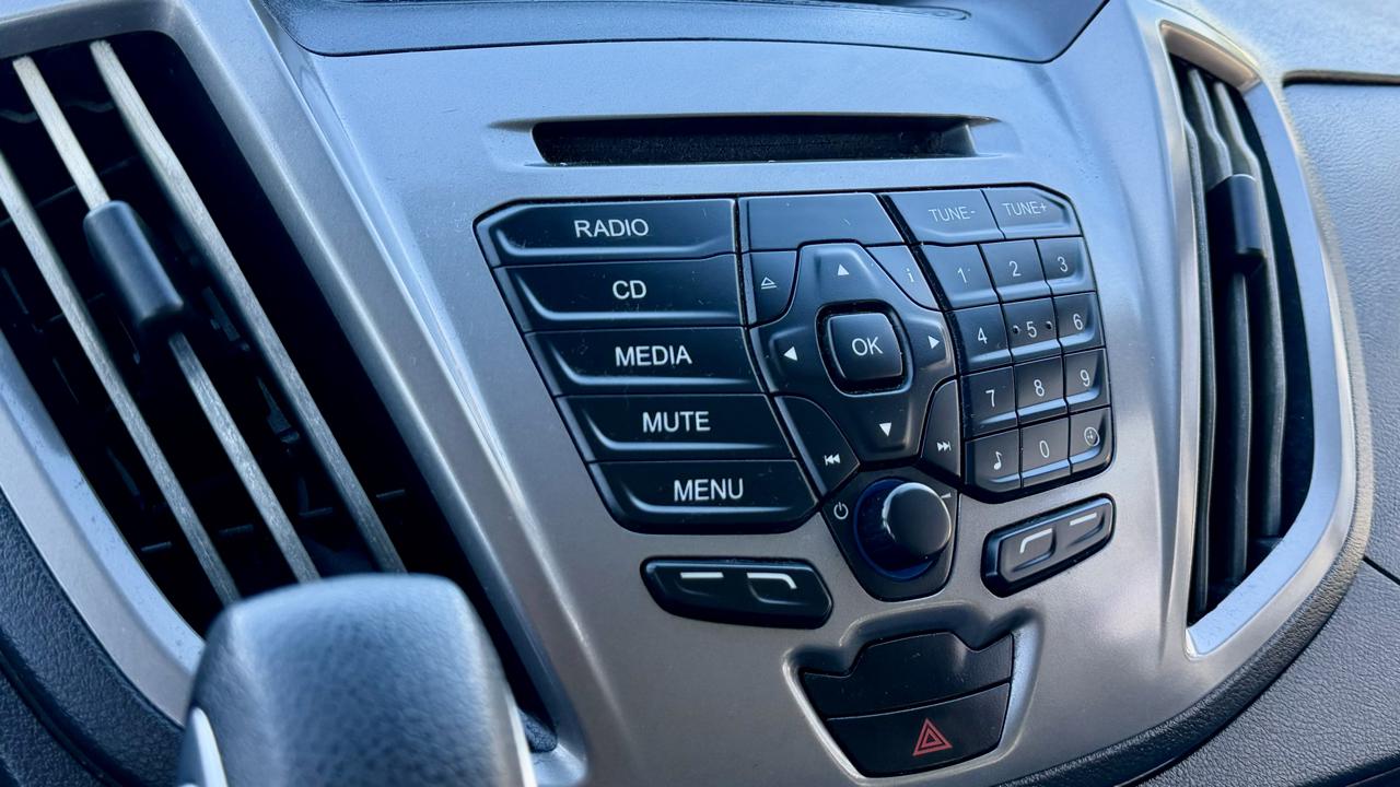 Ford Transit photo 19