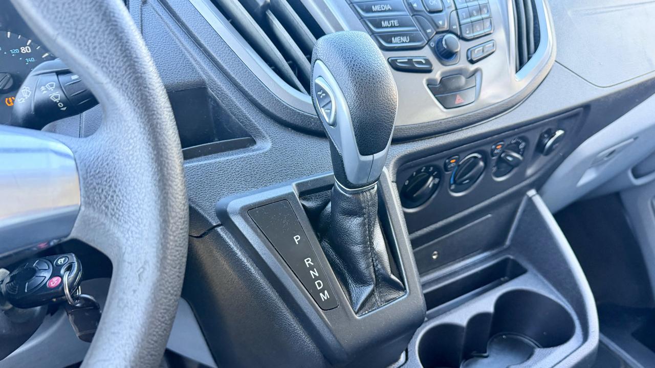 Ford Transit photo 20