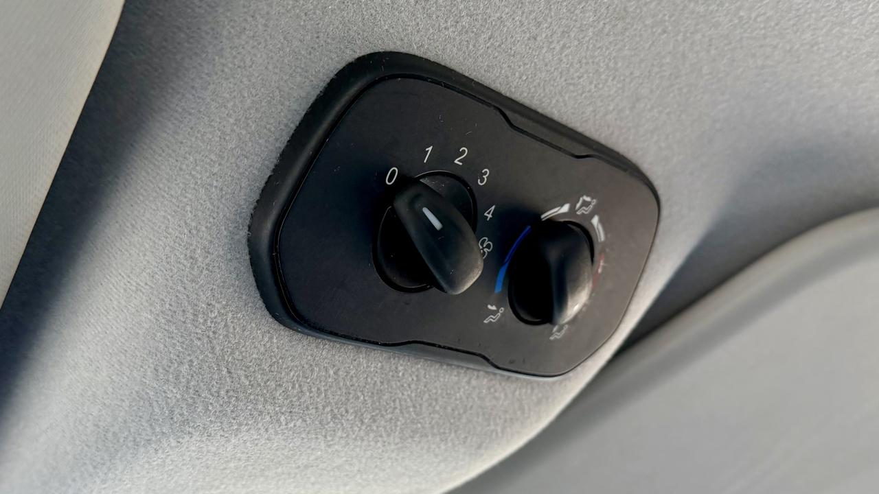 Ford Transit photo 22