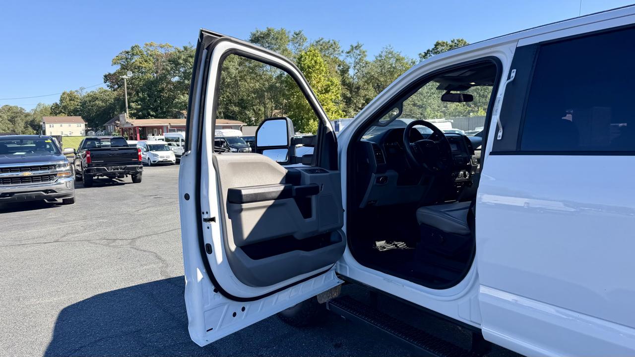 Ford F-350 photo 19