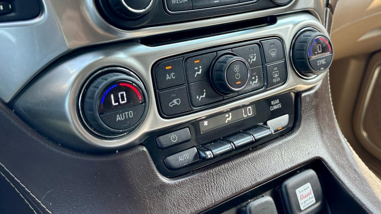 Chevrolet Suburban  2015