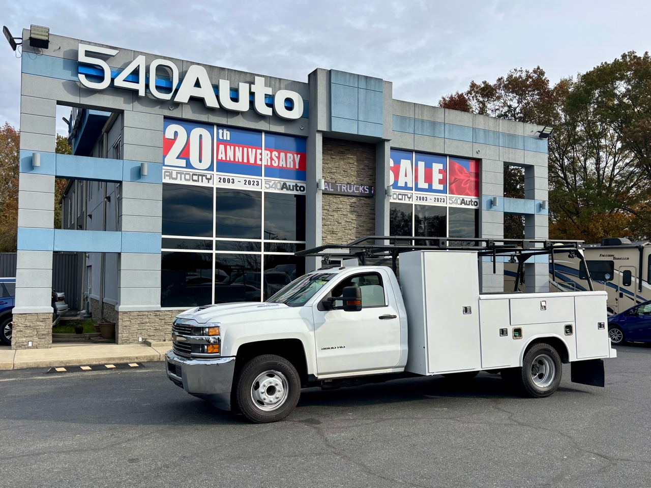 2018 Chevrolet Silverado 3500HD Reg Cab 6.6L 4X2 DRW Utility  w Ladder Rack