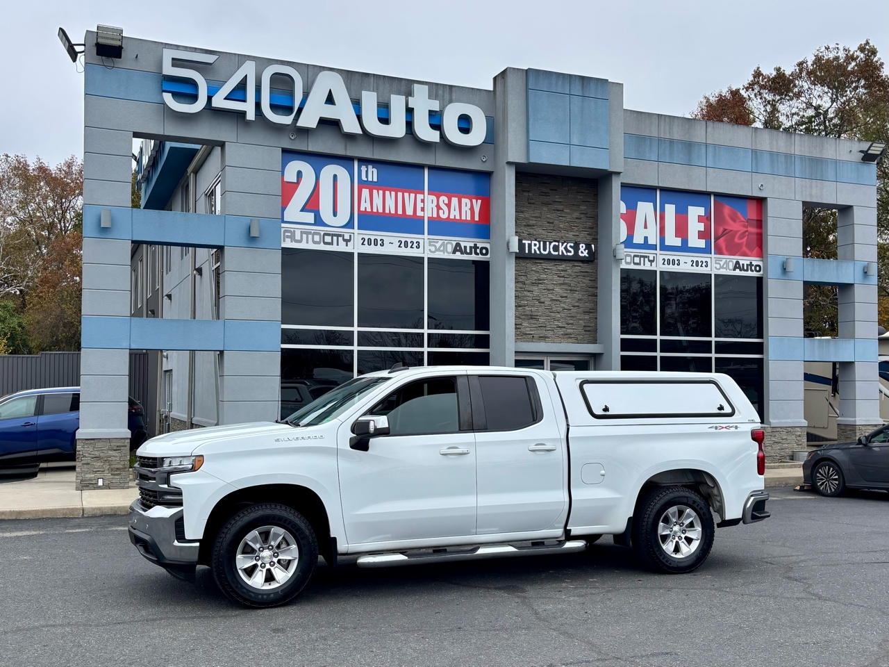2020 Chevrolet Silverado 1500 4WD Double Cab LT w Camper Shell