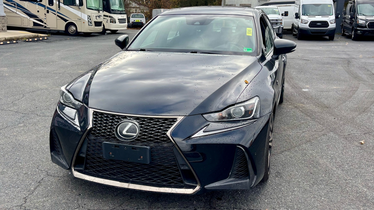 Lexus IS  2019