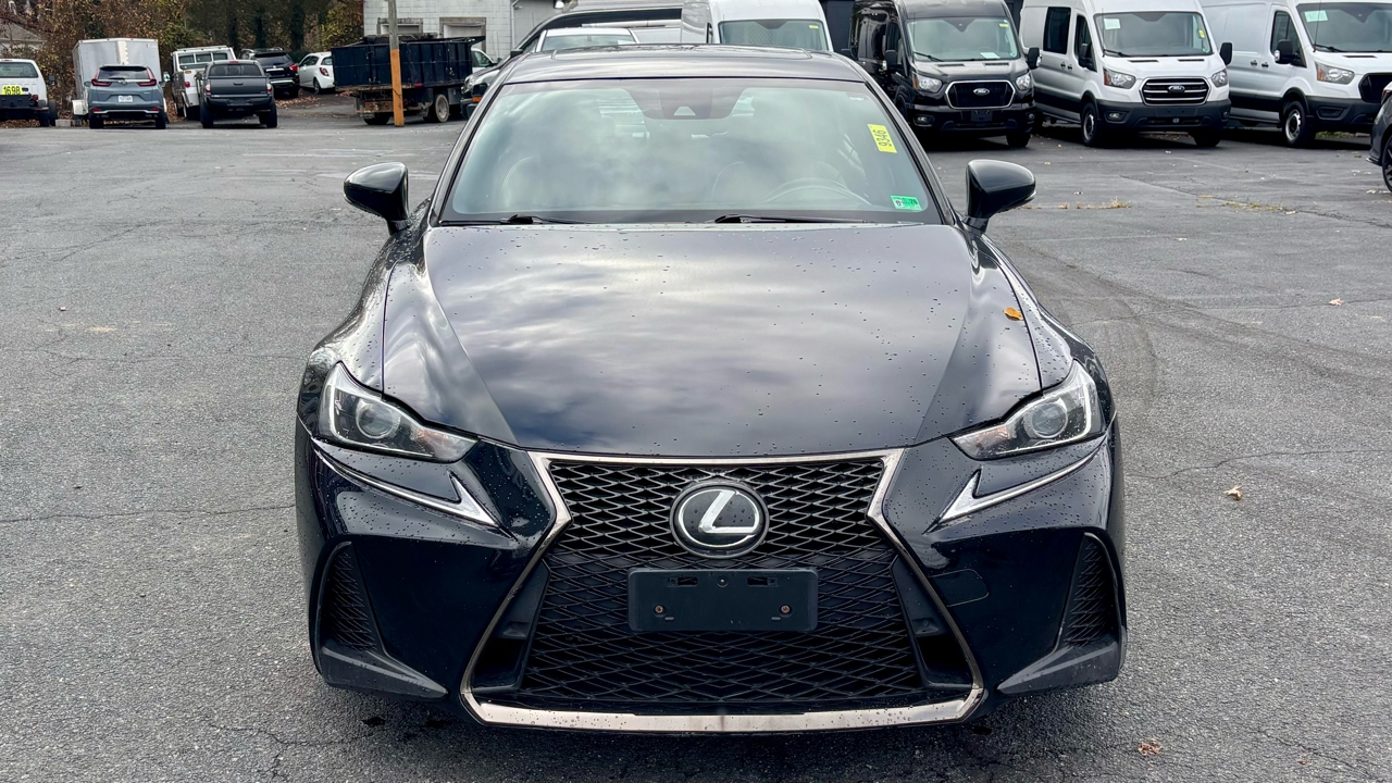 Lexus IS  2019