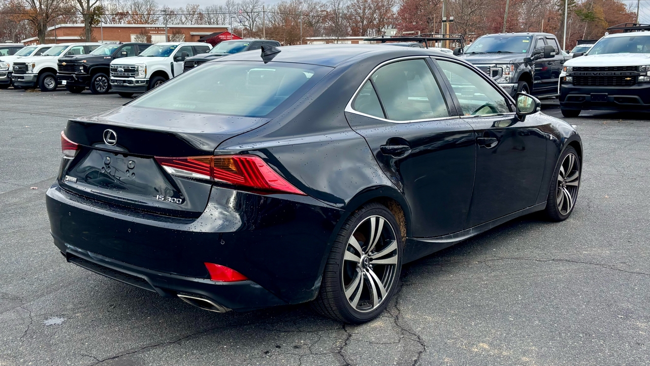 Lexus IS  2019