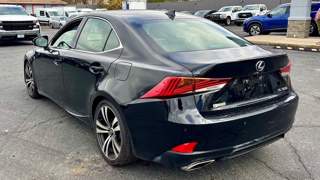 Lexus IS  2019