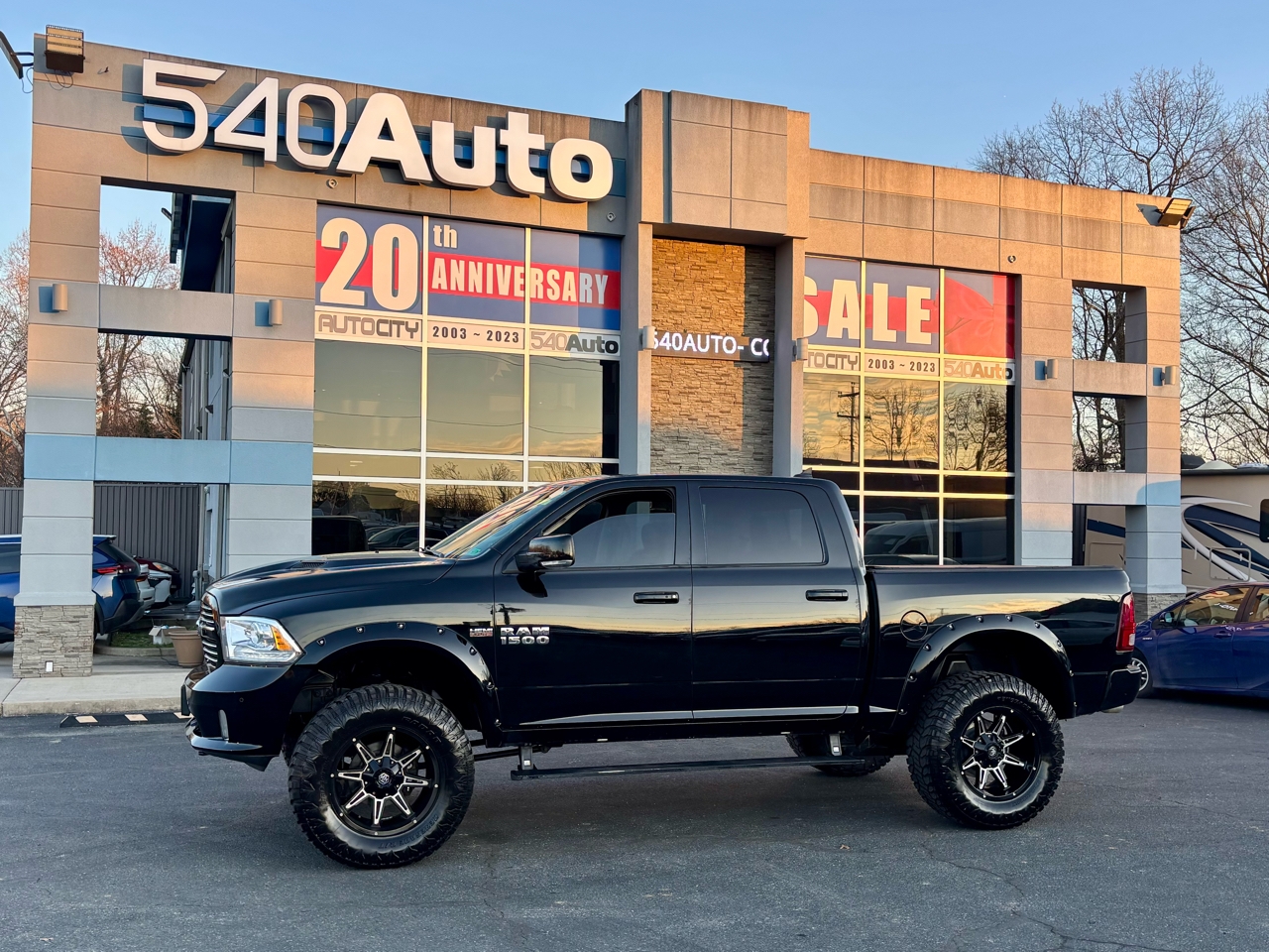 2015 RAM 1500 4WD Crew Cab Lifted Sport w 20" Alloys