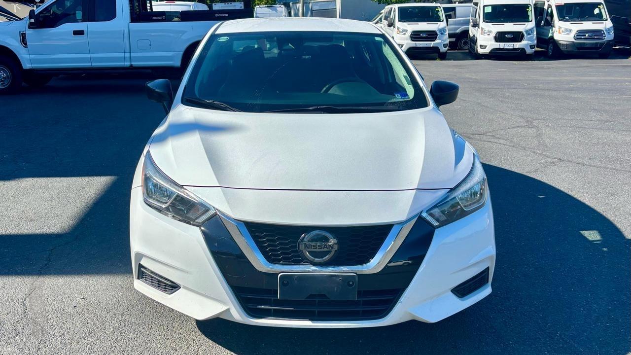Nissan Versa  2021