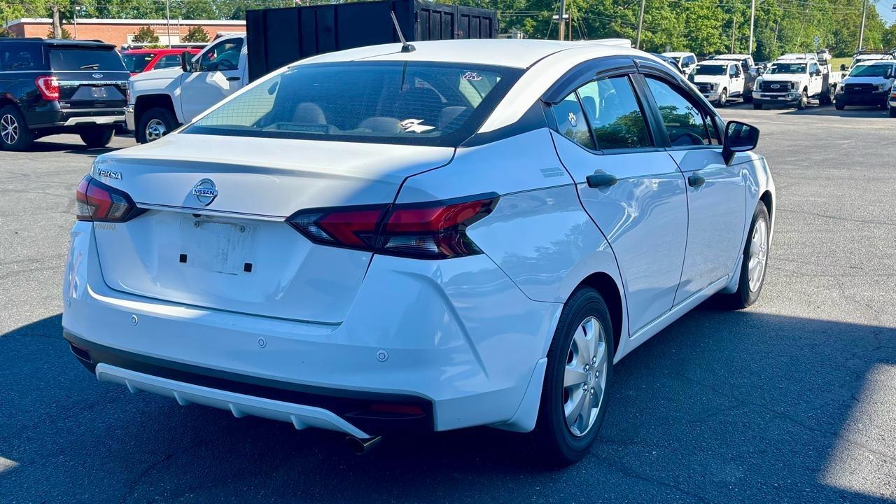 Nissan Versa  2021